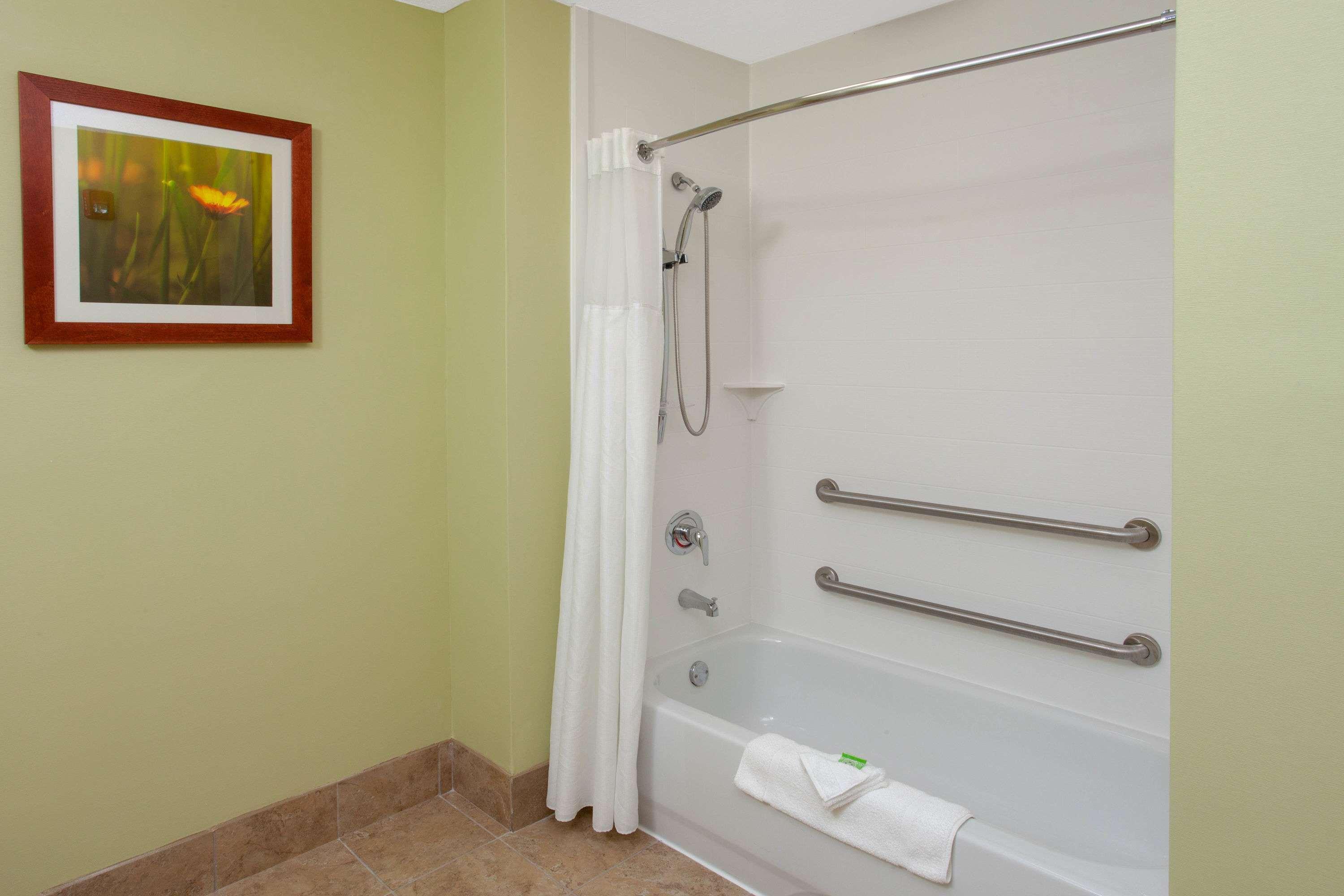 Wyndham Garden Fort Wayne Exterior photo