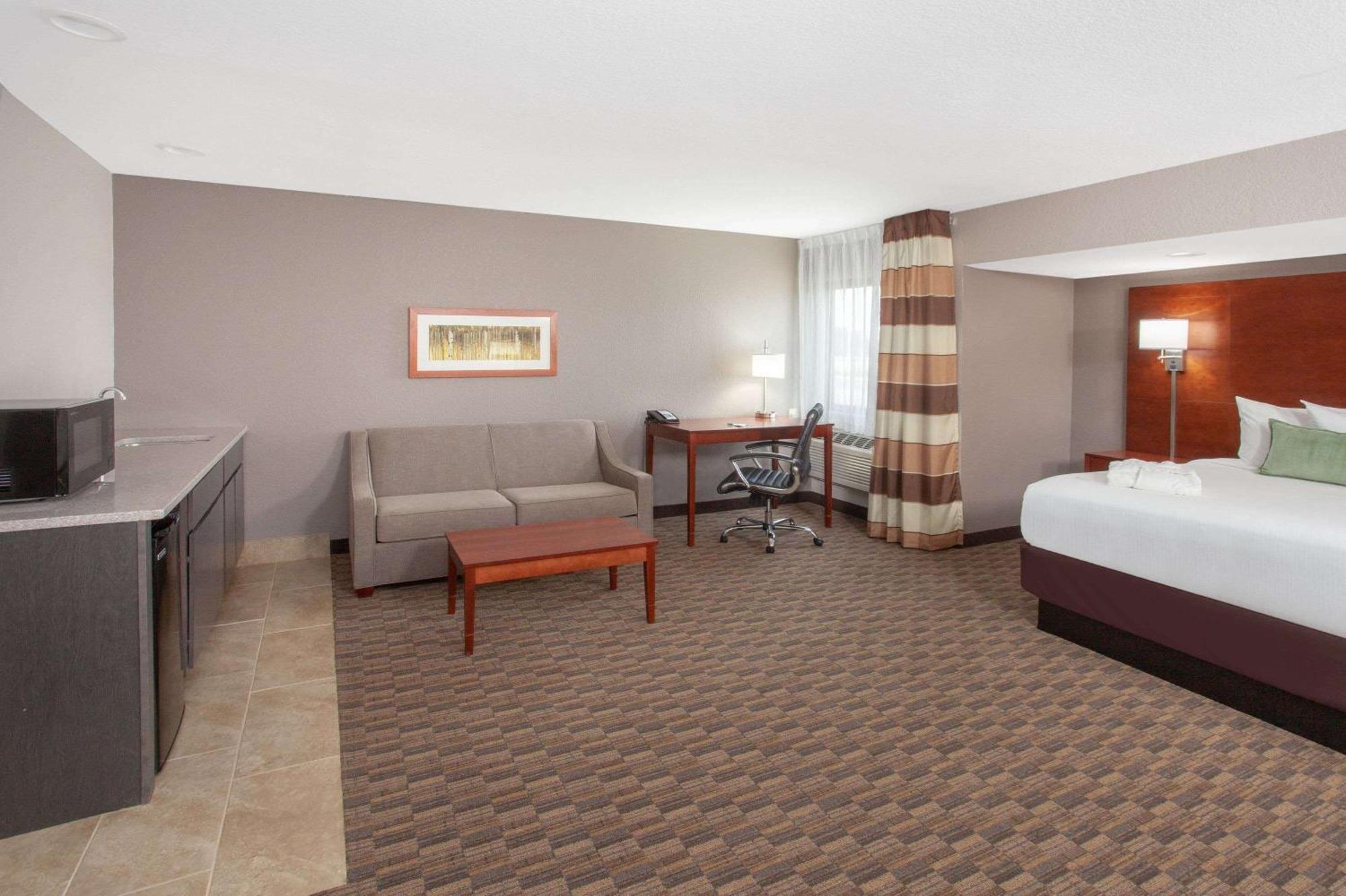 Wyndham Garden Fort Wayne Exterior photo