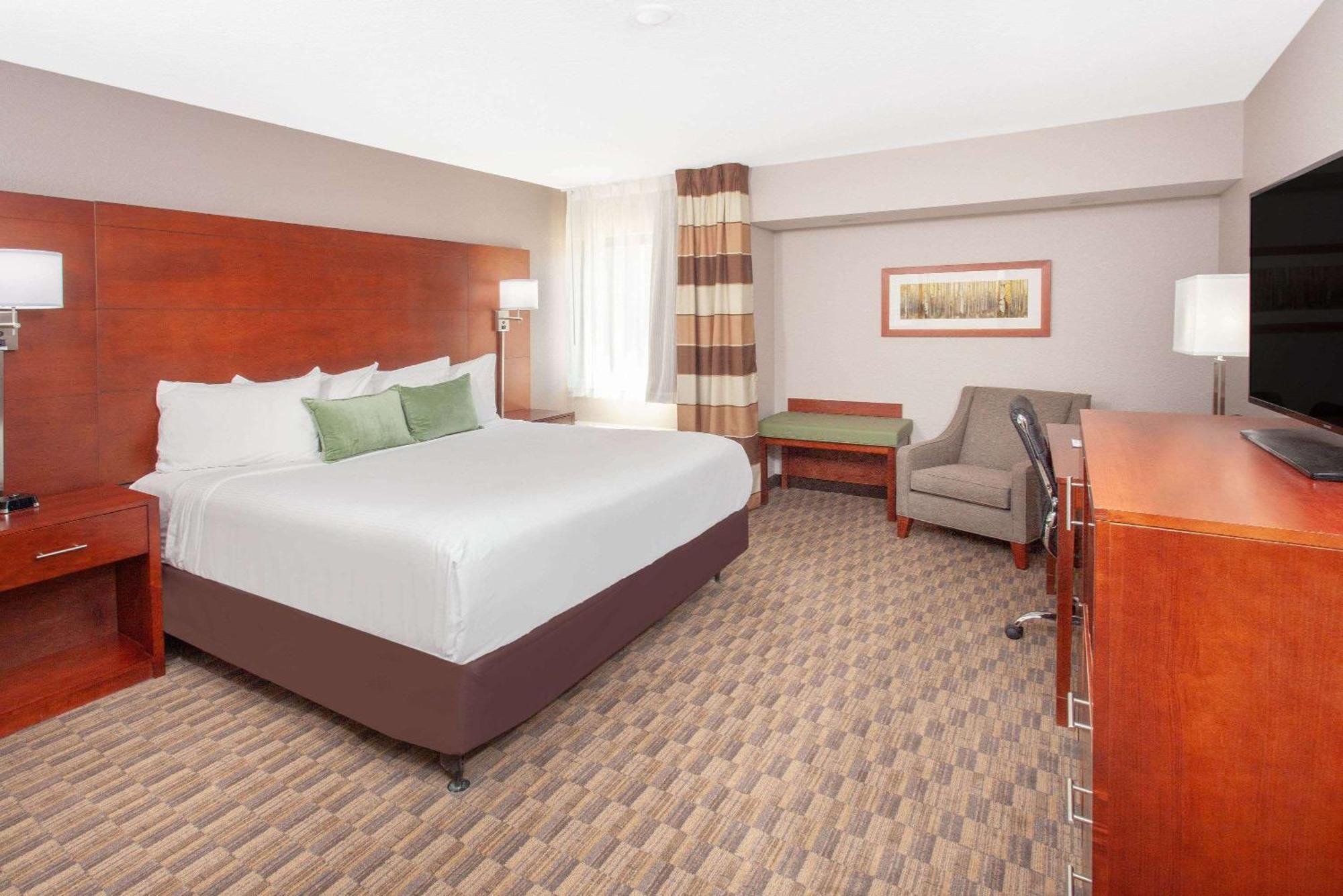 Wyndham Garden Fort Wayne Exterior photo