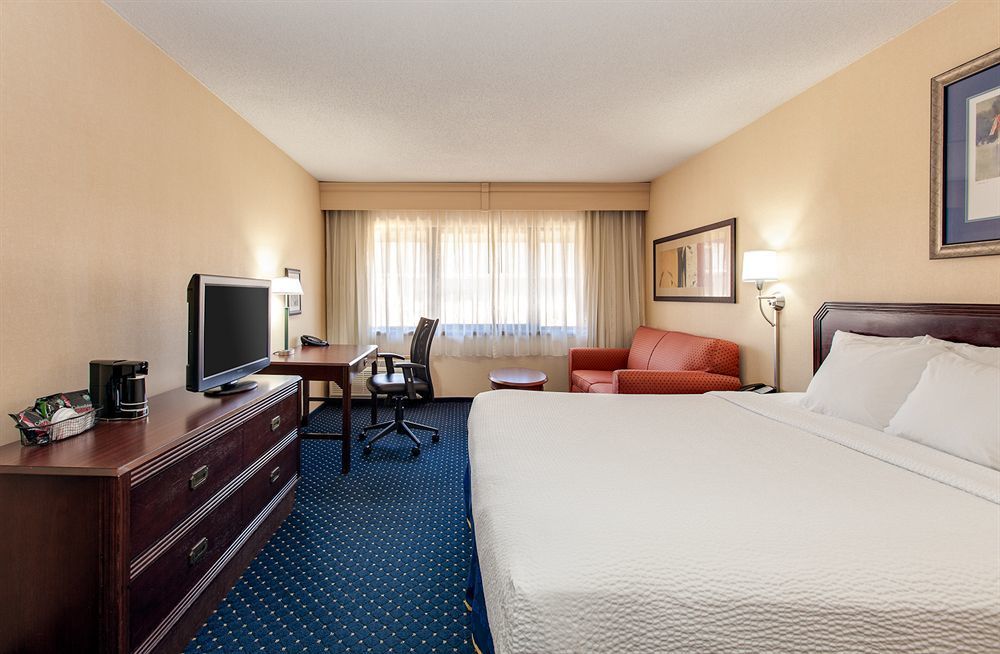 Wyndham Garden Fort Wayne Exterior photo
